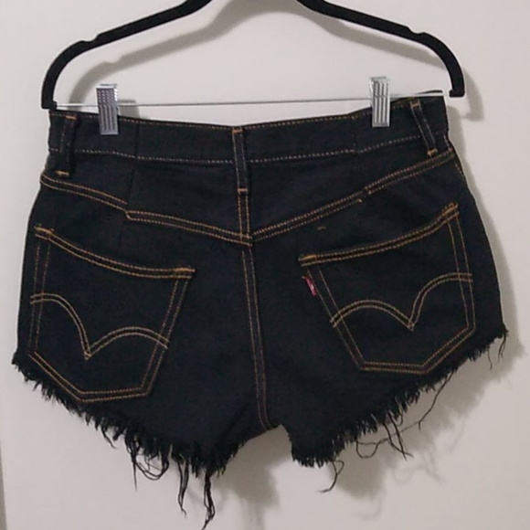 Levi's 550 Relaxed Fit Destroyed Shorts - Picture 2 of 7